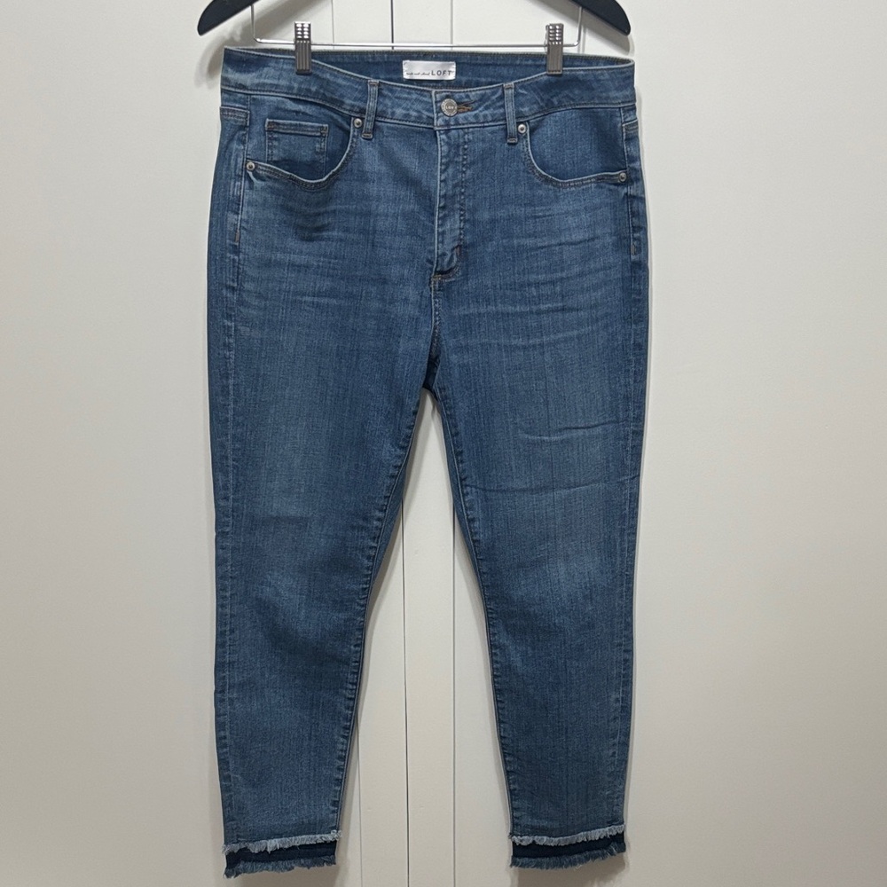Loft stacked frayed hem Curvy Skinny Fit Cropped Jeans size 12/31 . Like New